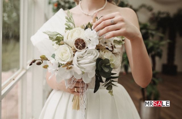 ekrü színű menyasszonyi ruha