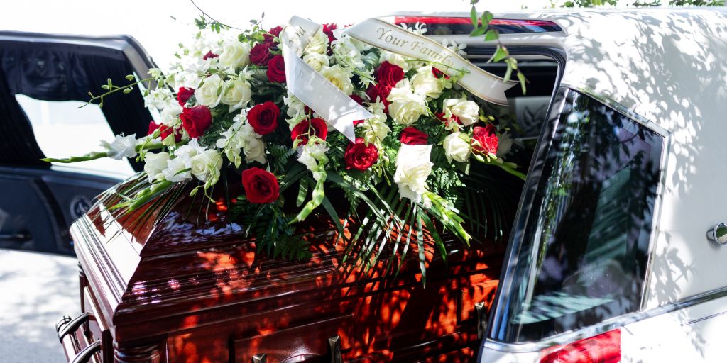 Mit illik felvenni egy temetésre? 